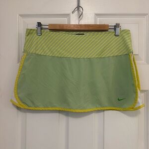 Like New Nike Women's Dri-FIT Advantage Tennis Skort